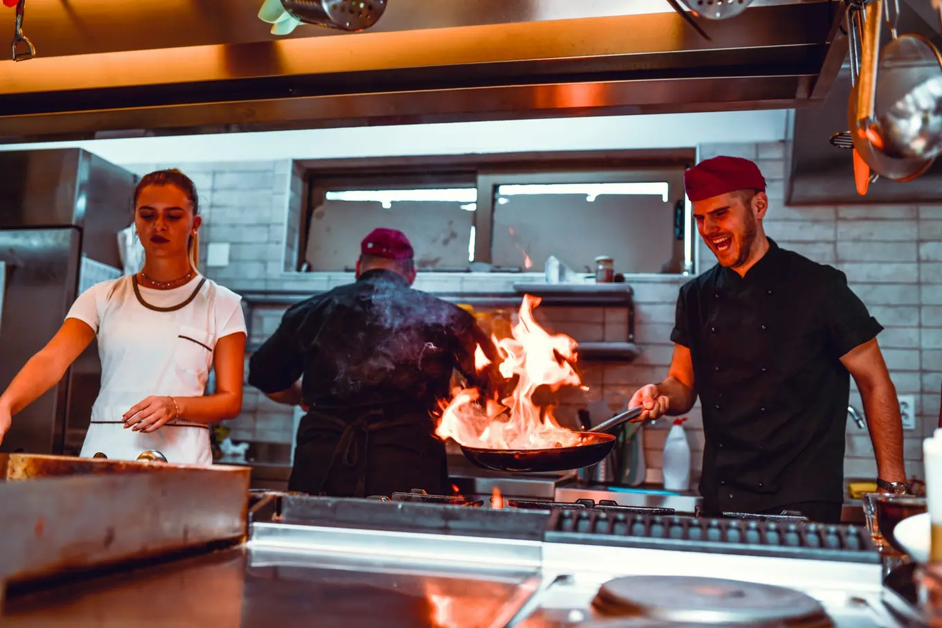 Jakich mebli i sprzętów potrzeba do live cookingu?